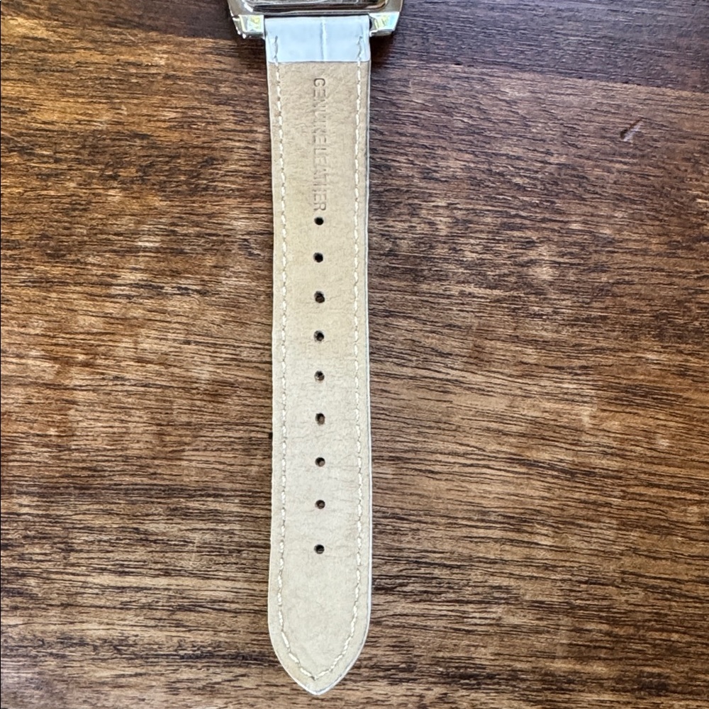 Honora White Leather Strap Women’s Watch with Pearl face good condition - Picture 7 of 8